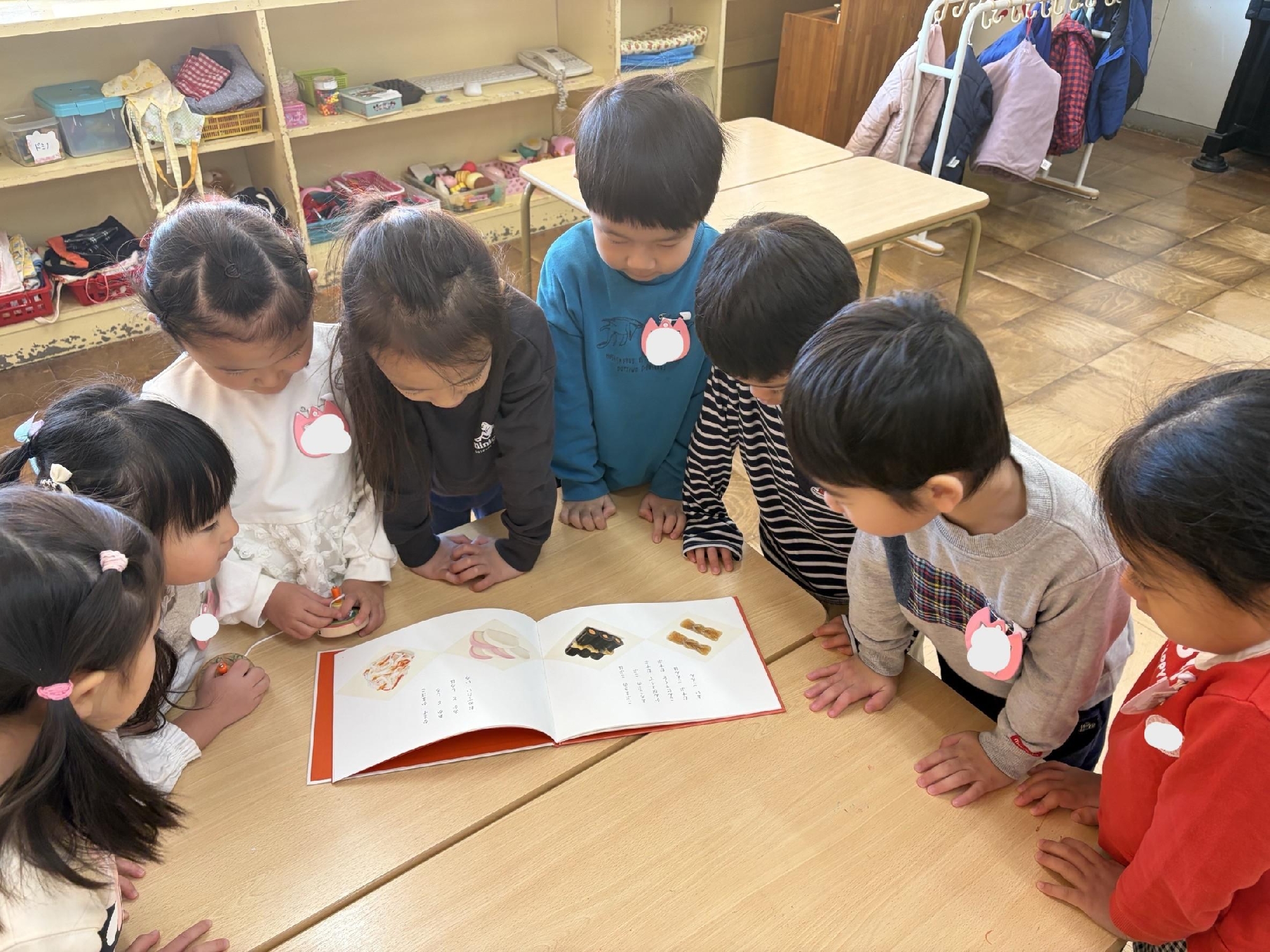 年中組　だるまの折り紙